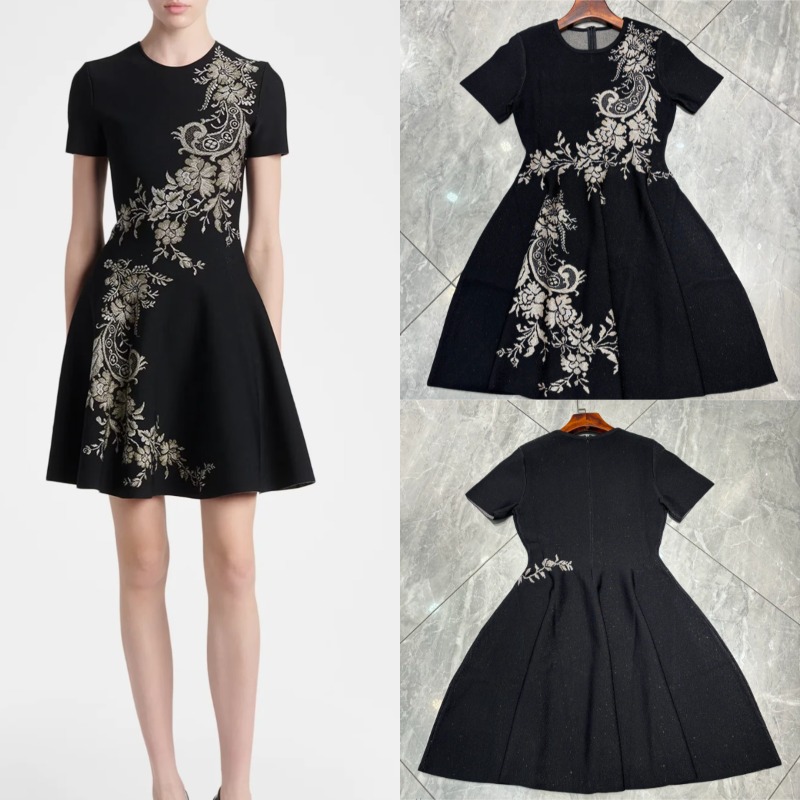 Summer Clothing Usa - ชุดเดรสถักแขนสั้นคอกลมพิมพ์ลายหรูหราสำหรับผู้หญิง คอลเลคชั่นใหม่ฤดูร้อน 2026 เดรสสั้นเรียบง่ายระดับไฮเอนด์ เสื้อผ้าผู้หญิง