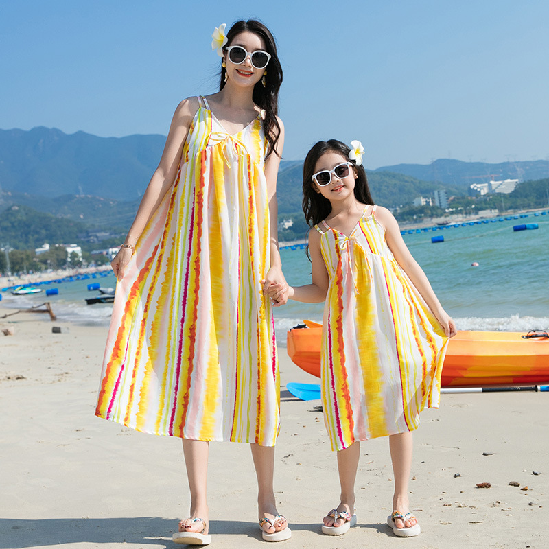 ชุดเสื้อผ้าสองชิ้นสำหรับวันหยุ - Summer Clothing Resort บทวิจารณ์และราคา